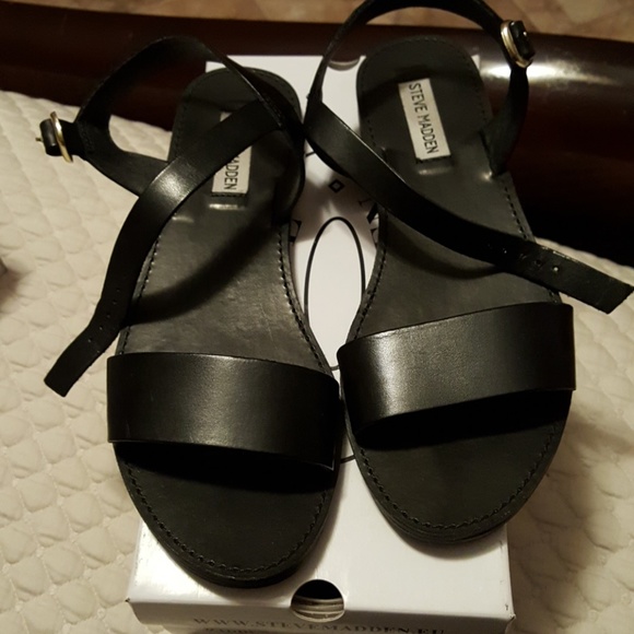 donddi flat sandals